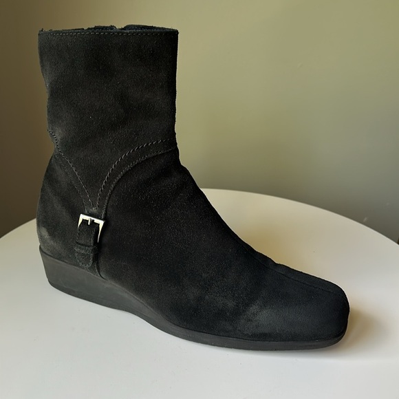 La Canadienne Waterproof Suede Buckle Detail Side Zip Low Wedge Ankle Boot *Read - Picture 3 of 15